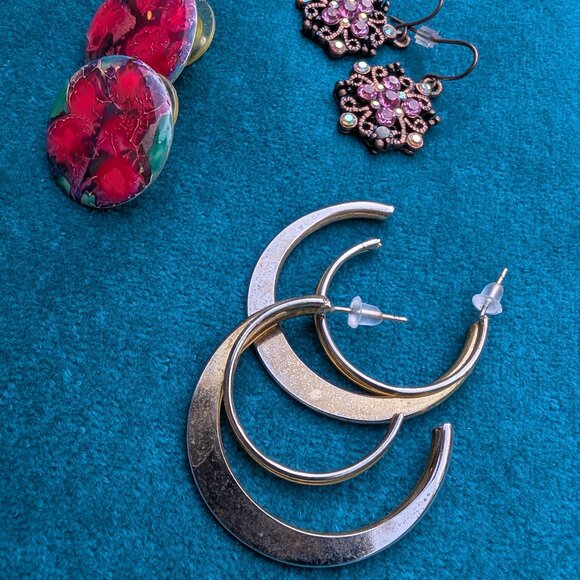 3 pairs of fashion jewelry - Picture 2 of 9